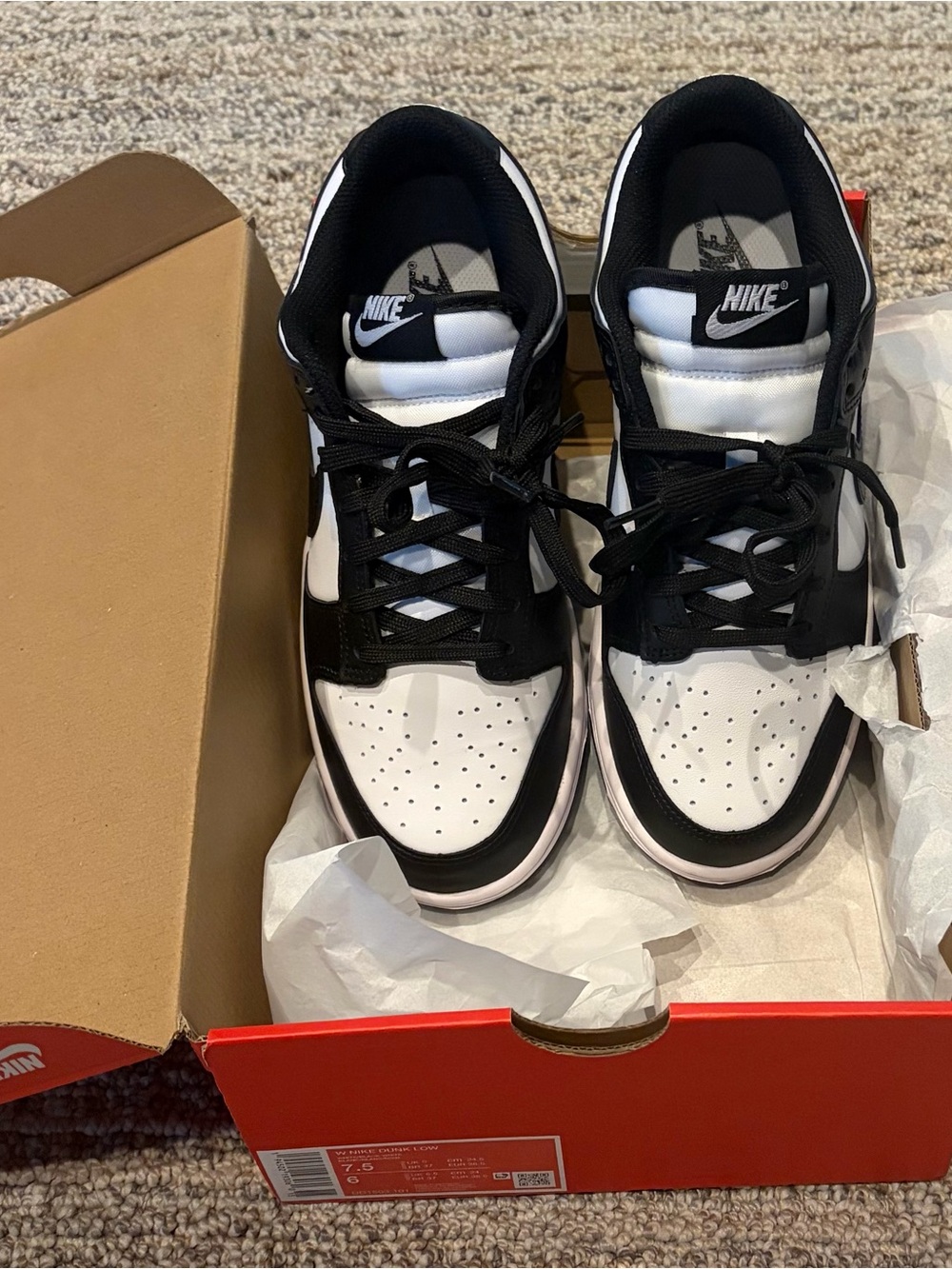 Nike Men’s Black and White Low-Top Sneakers